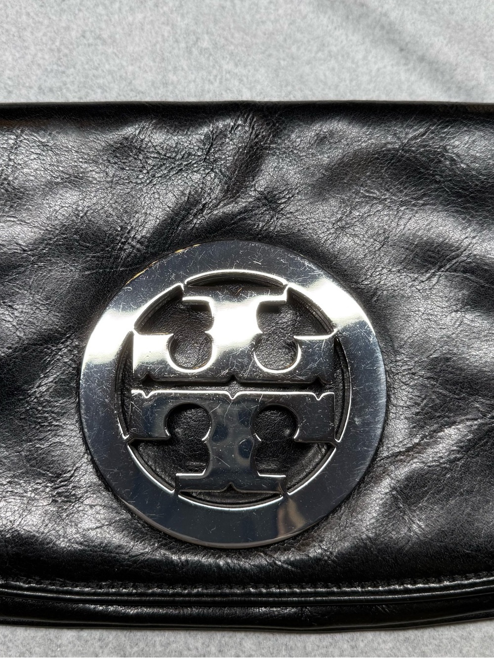 Tory Burch Black Leather Shoulder Bag with Silver Logo and Chain - Picture 2 of 7